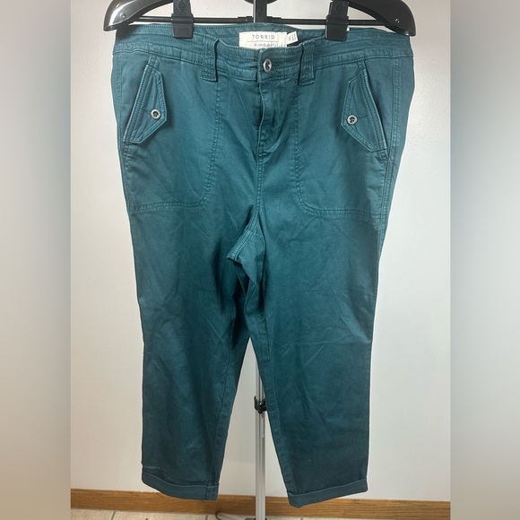 Torrid Women's Teal Capri Cargo Pants size 16 - Picture 1 of 10